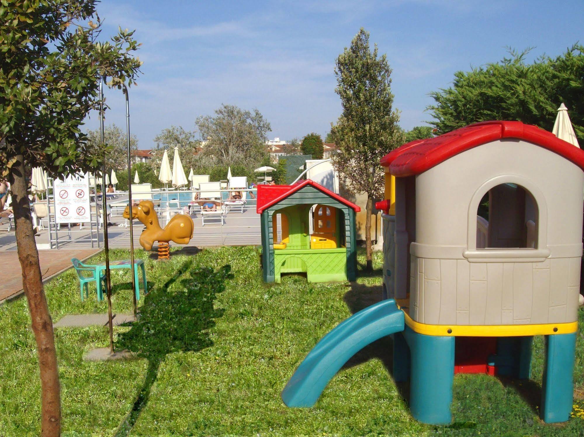 Residence Cleo Llido Degli Estensi Εξωτερικό φωτογραφία