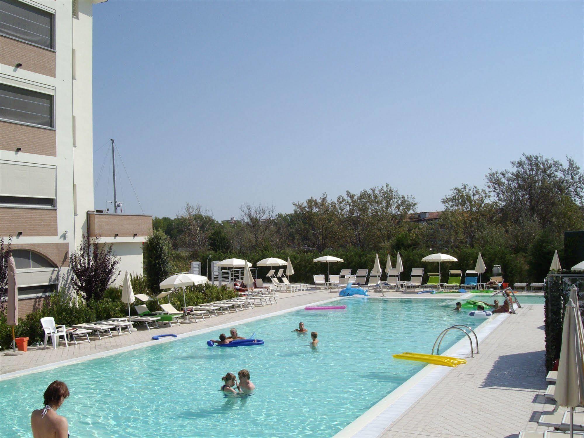 Residence Cleo Llido Degli Estensi Εξωτερικό φωτογραφία