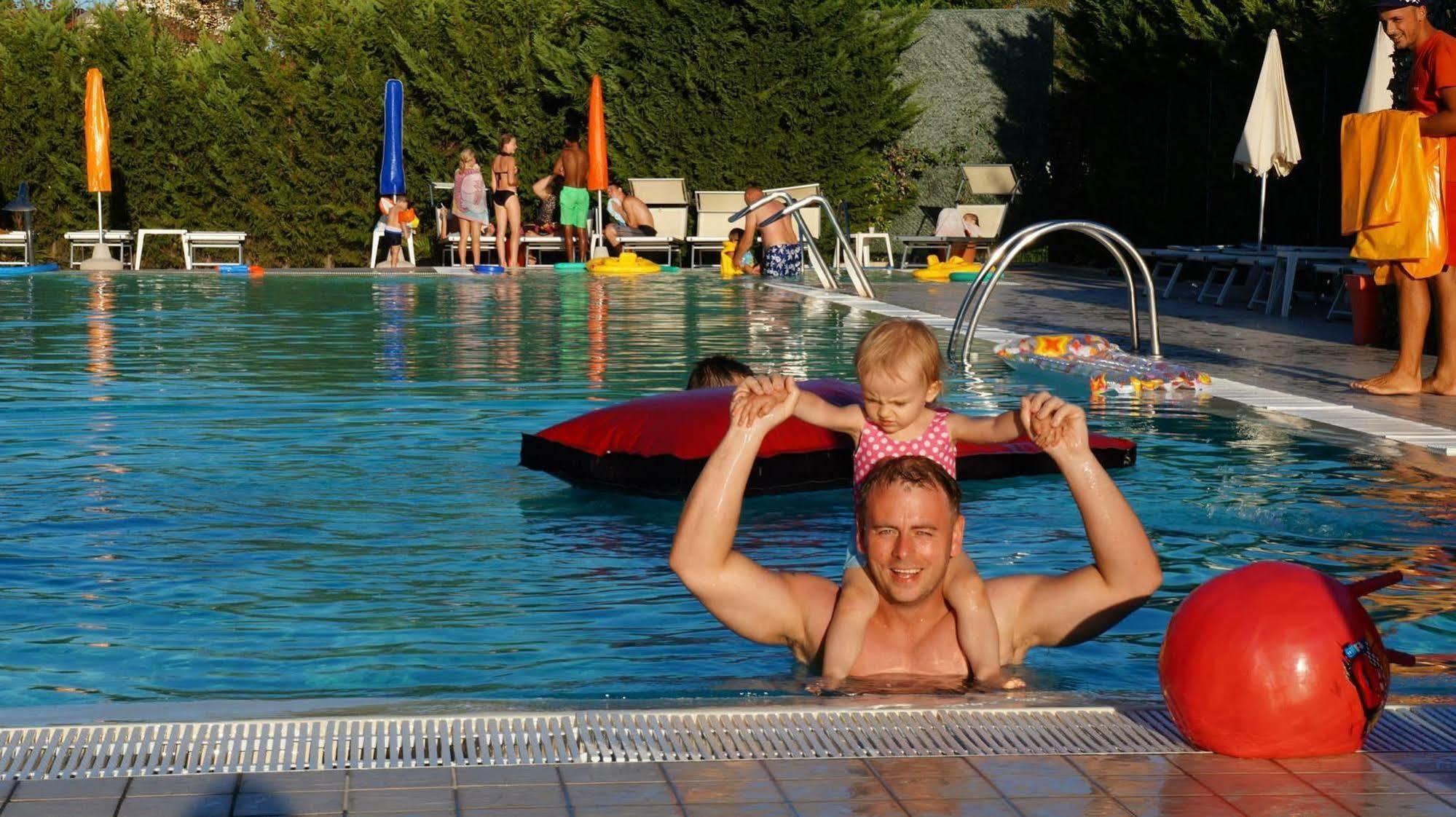 Residence Cleo Llido Degli Estensi Εξωτερικό φωτογραφία
